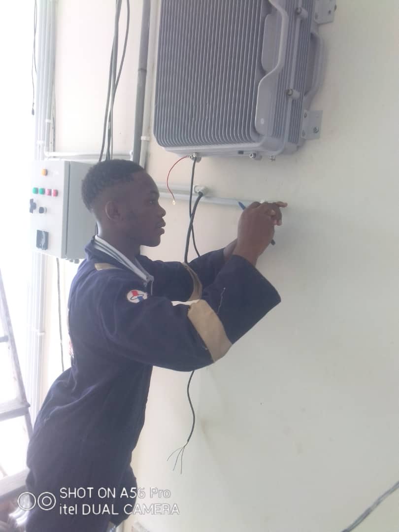 Installation booster GSM LCI SARL — photo 1